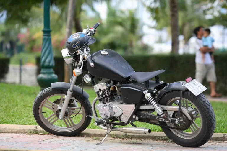 motorbike-1720526_1920-min
