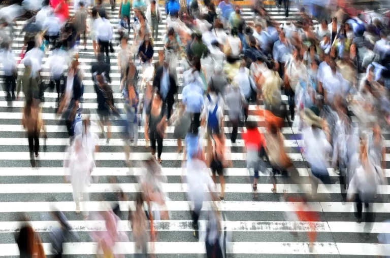 pedestrians-400811_1920-min