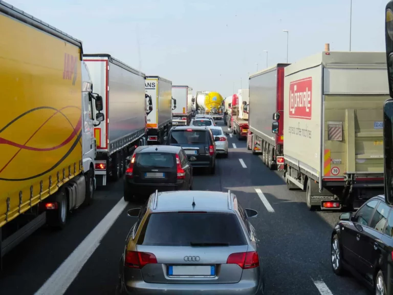 traffic-2251530_1920-min