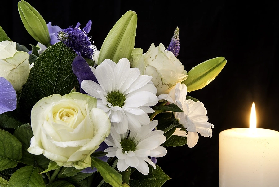 Funeral-flow-arrangement-with-candle-1